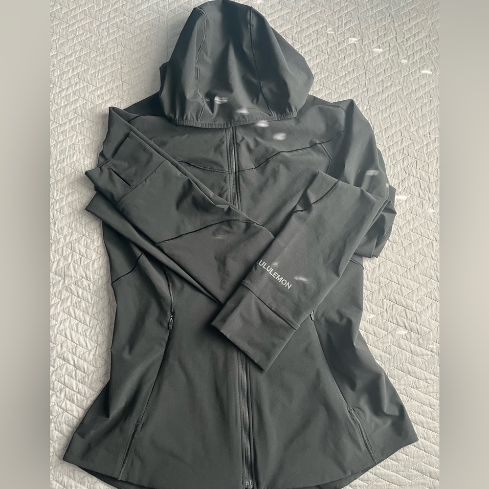 Lululemon Athletica Mist Over Windbreaker Jacket in Black
